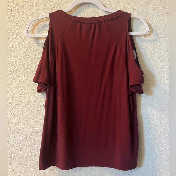 SOLD Embroidered Cold Shoulder Maroon Tee Shirt Size Medium - Picture 4 of 5